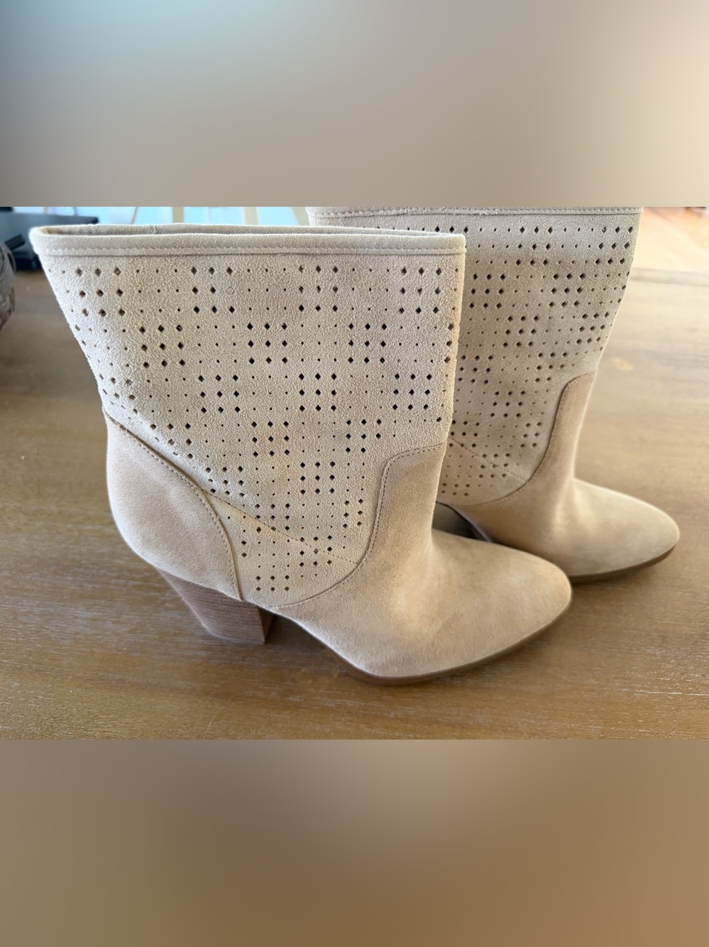 Enzo Angiolini Eagettup Tan Suede Perforated Ankle Boots Size 8.5M